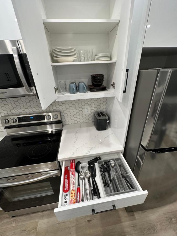 2 Bedroom 2 Washrooms Brand New Beautiful & Cozy Suite Calgary Zewnętrze zdjęcie
