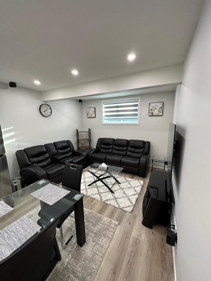 2 Bedroom 2 Washrooms Brand New Beautiful & Cozy Suite Calgary Zewnętrze zdjęcie
