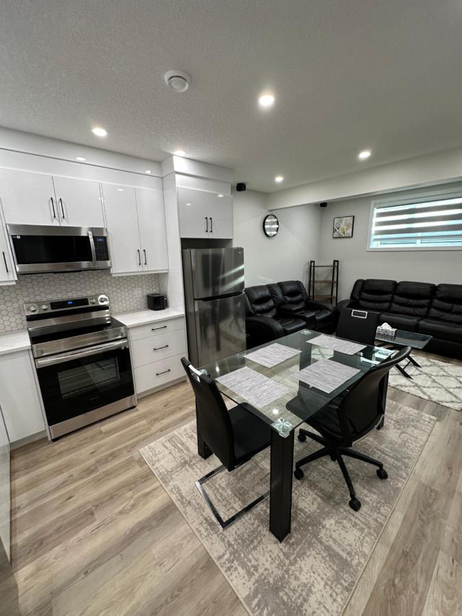 2 Bedroom 2 Washrooms Brand New Beautiful & Cozy Suite Calgary Zewnętrze zdjęcie